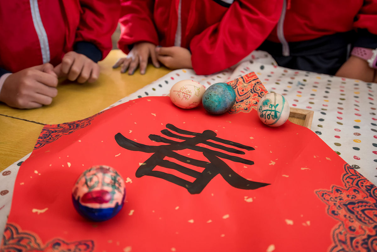 2022年3月19日,在江西省吉安市新干县实验小学四7班的周末托管课堂上,