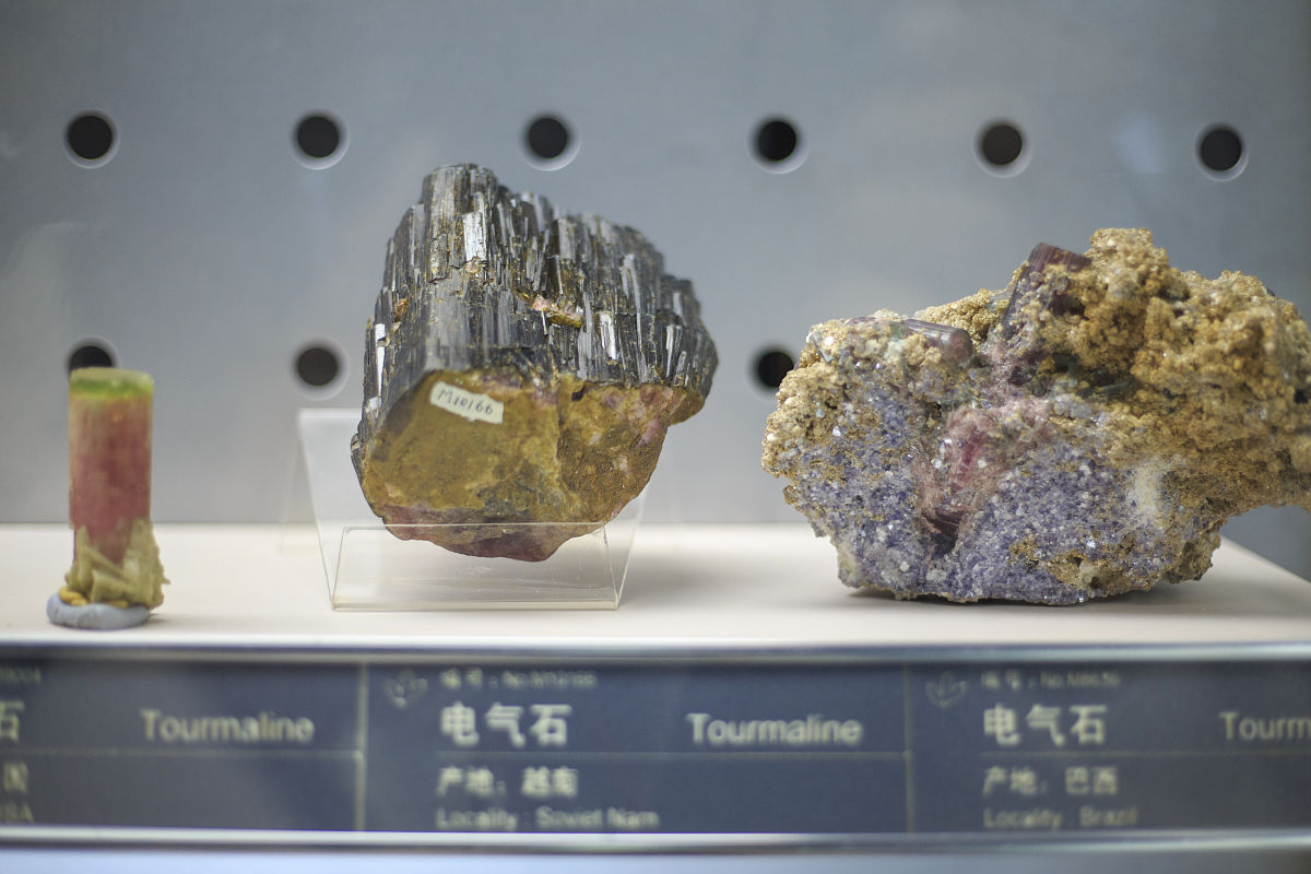 矿物是晶体吗？晶体和非晶体矿物区别