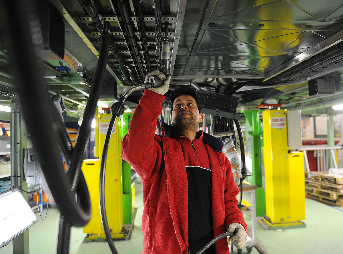 贵阳高铁学校轨道交通信号专业招生简介 - 培养轨道交通人才，助力未来发展