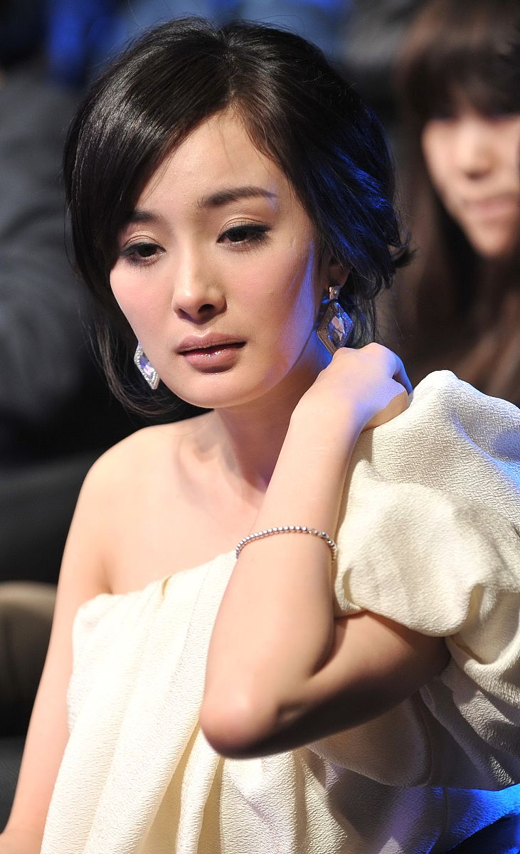2011年3月7日,北京,2011第五届娱乐大典启动仪式举行. 杨幂+++_+++娱