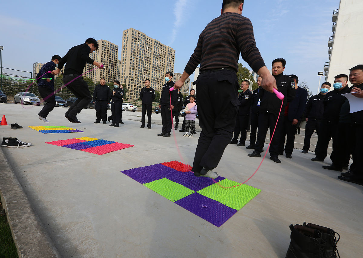 中秋团建趣味运动会背景板标语：20句创意满满的口号