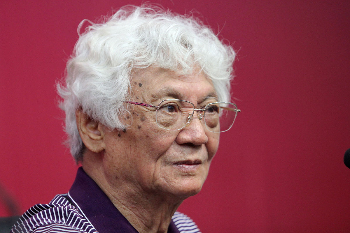 2014年6月8日, 国际知名经济学家,曾为世界新制度经济学和现代产权经