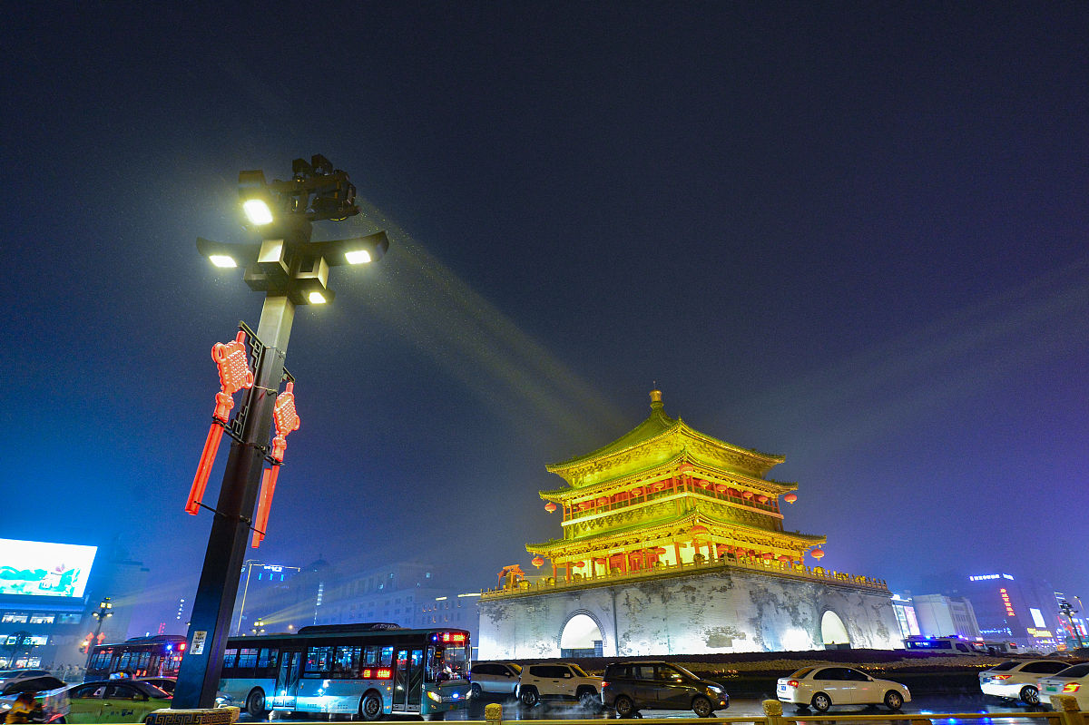 2020年1月15日晚,西安,为了确保不在古建本体安装照明设施,采用了远距