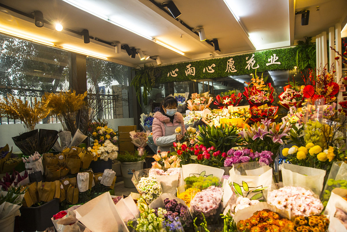 准备创业在学校周边开一家花店这个机会是怎么来的并详细解释为什么它是个好的创业机会