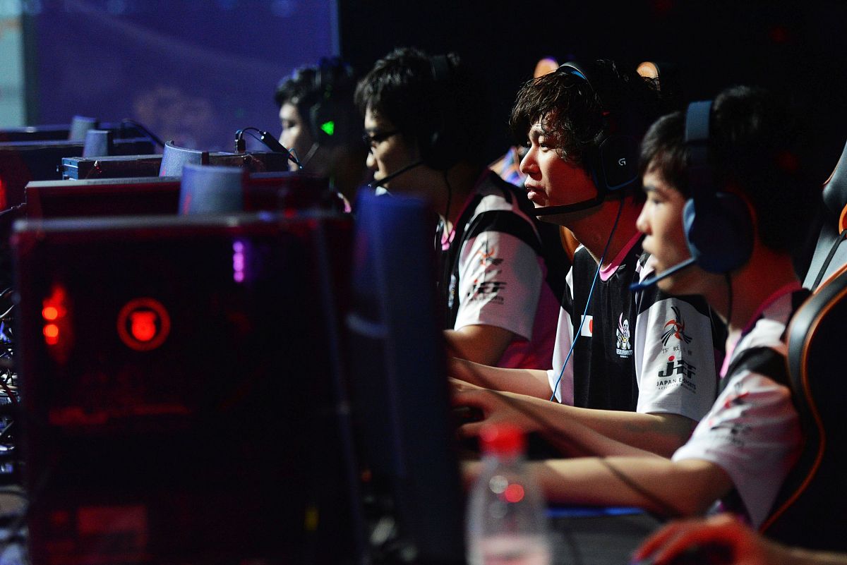 UZI现状：前RNG传奇ADC退役后的生活