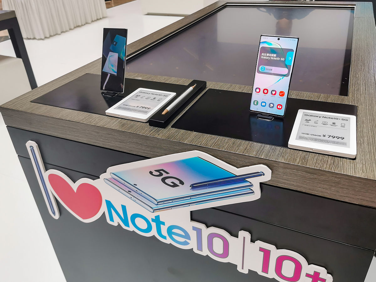 2019年9月12日,上海,三星note10+ 5g国行版本当天起开卖,售价为7999元