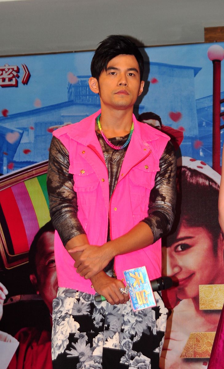 以周杰伦的作词风格为基础写一首情歌附上作品简介