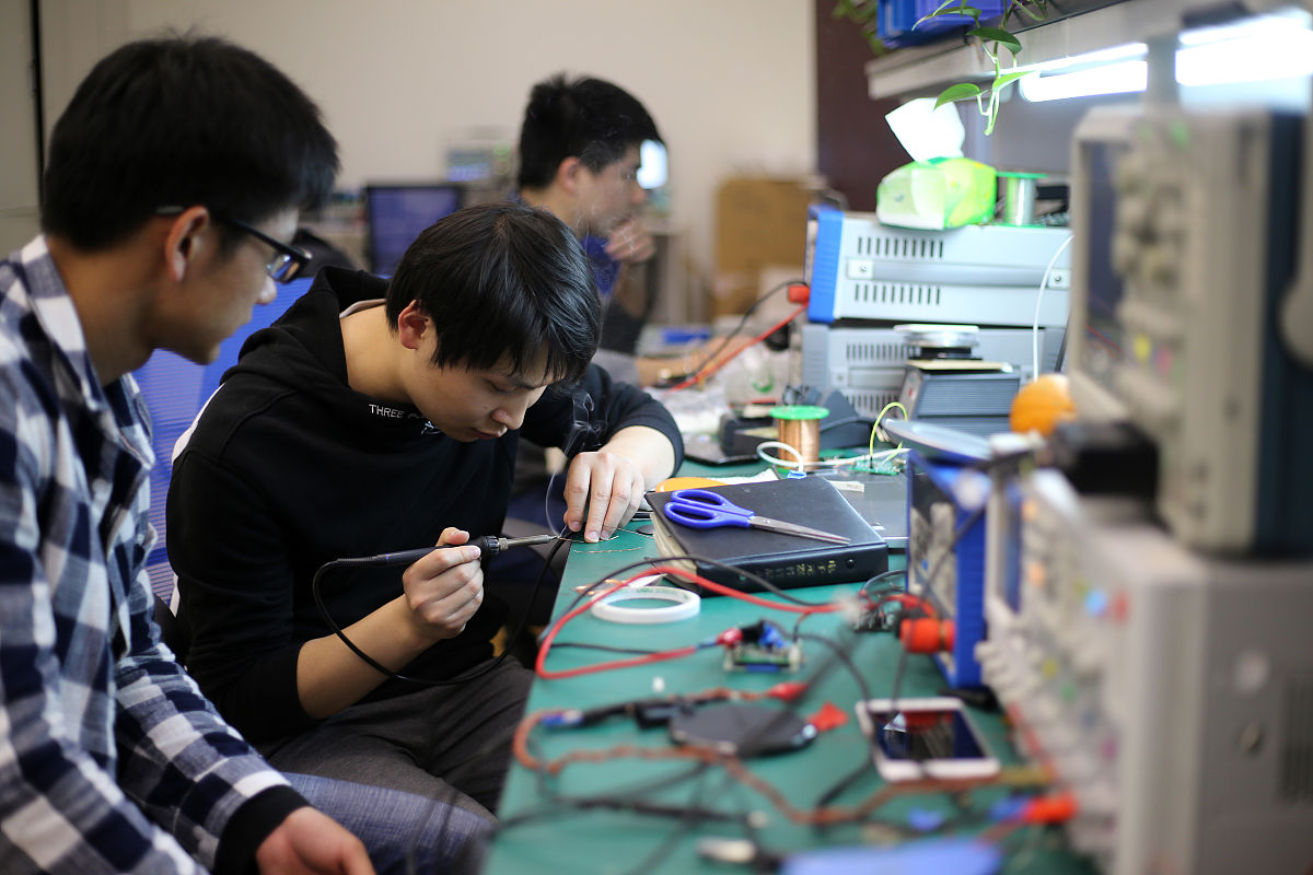 重庆2022年男生上电子商务学校学什么好