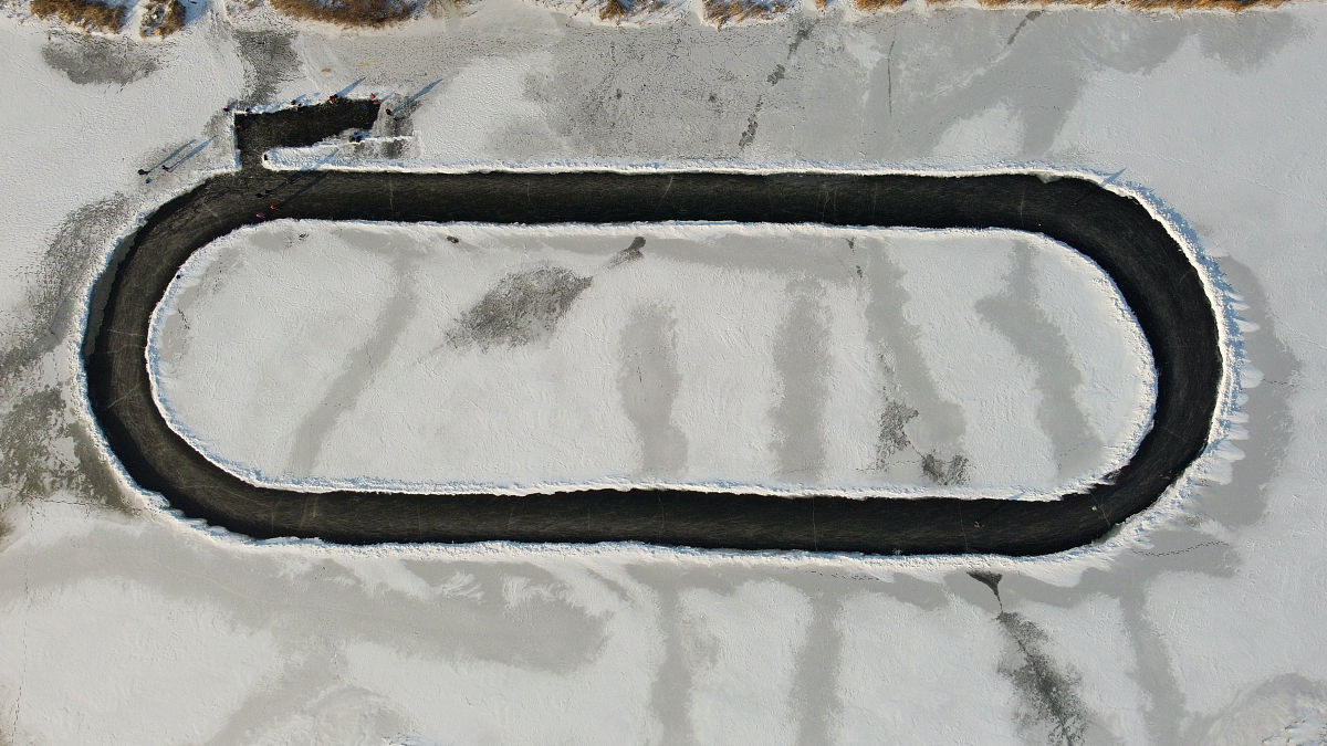 平整场地工程量计算方法：按场地面积还是建筑面积？