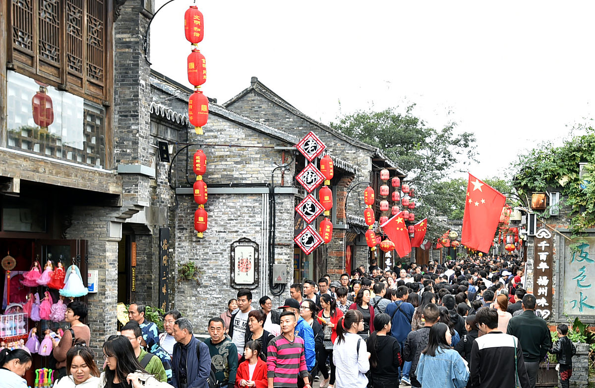 以《咱们穿越吧第二季》：穿越历史探寻文化为题写一篇1200字文章