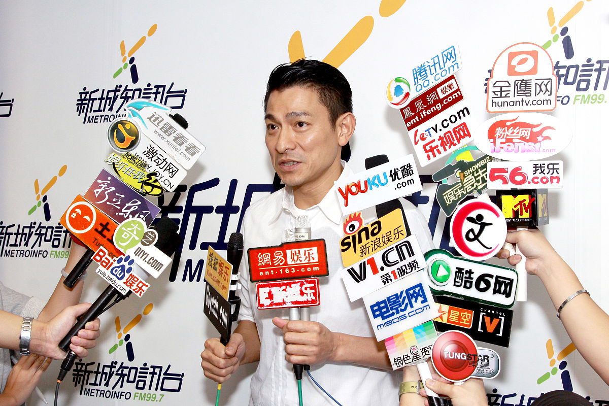 2010年10月18日,香港,刘德华出席某活动.刘德华+++_+++刘德华,活动,白
