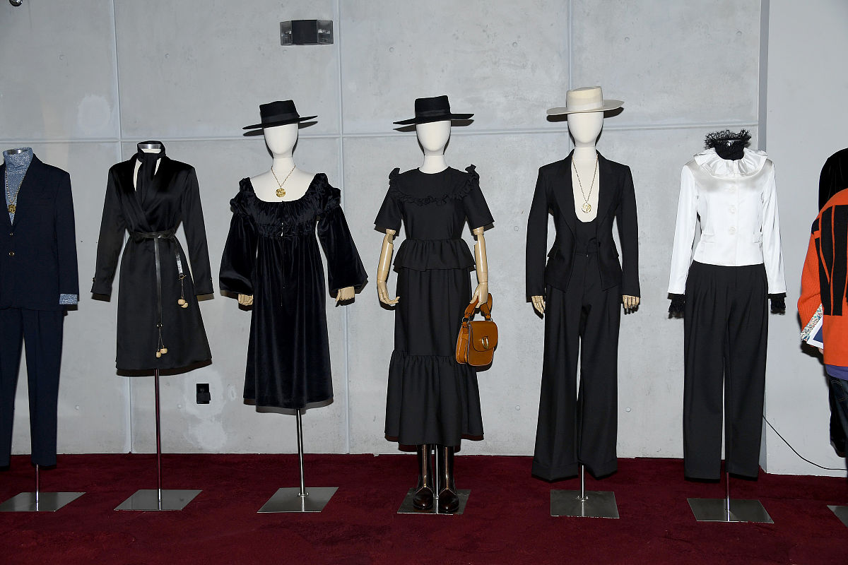 时尚服装，展现自信与风格 | [品牌名称]