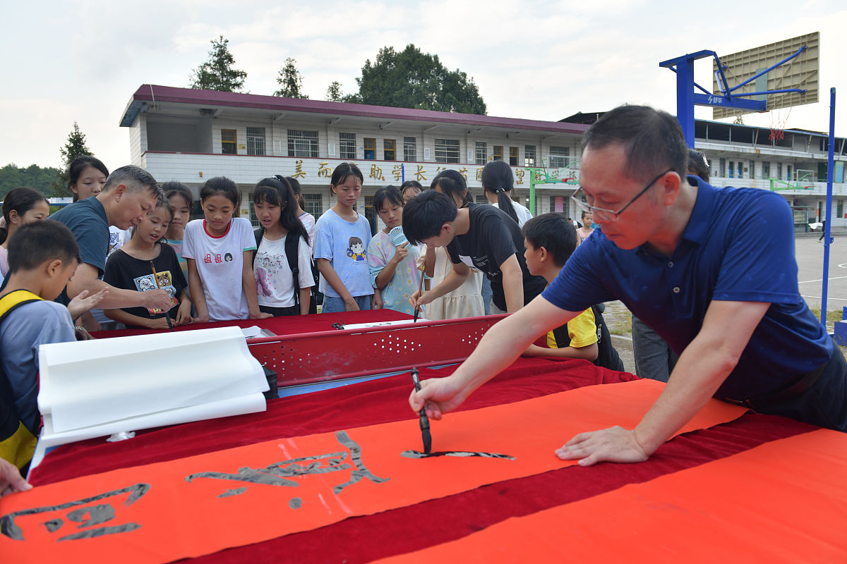 广西2021年男生读什么中专学校好？就业前景广阔的热门专业推荐