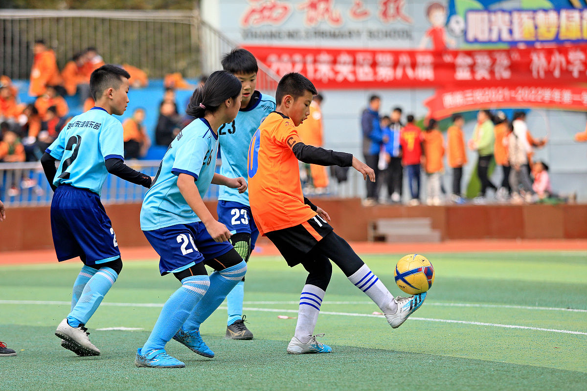 第一届校园足球比赛活动总结