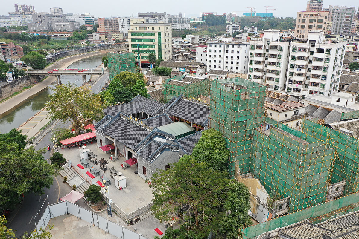 2021年4月7日,深圳观澜古墟,城市古镇进行升级改造.观澜古寺.