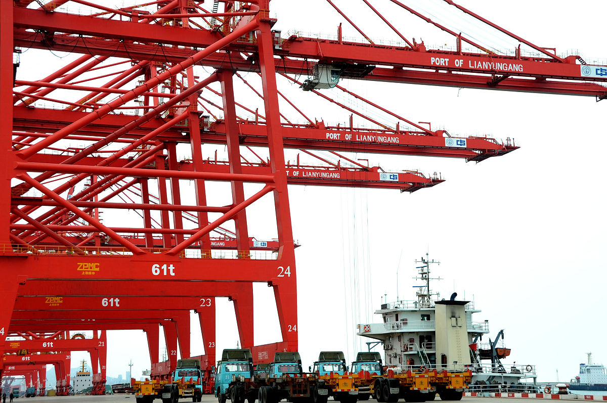 请分析为什么南宁港口的港口物流产业转型缓慢