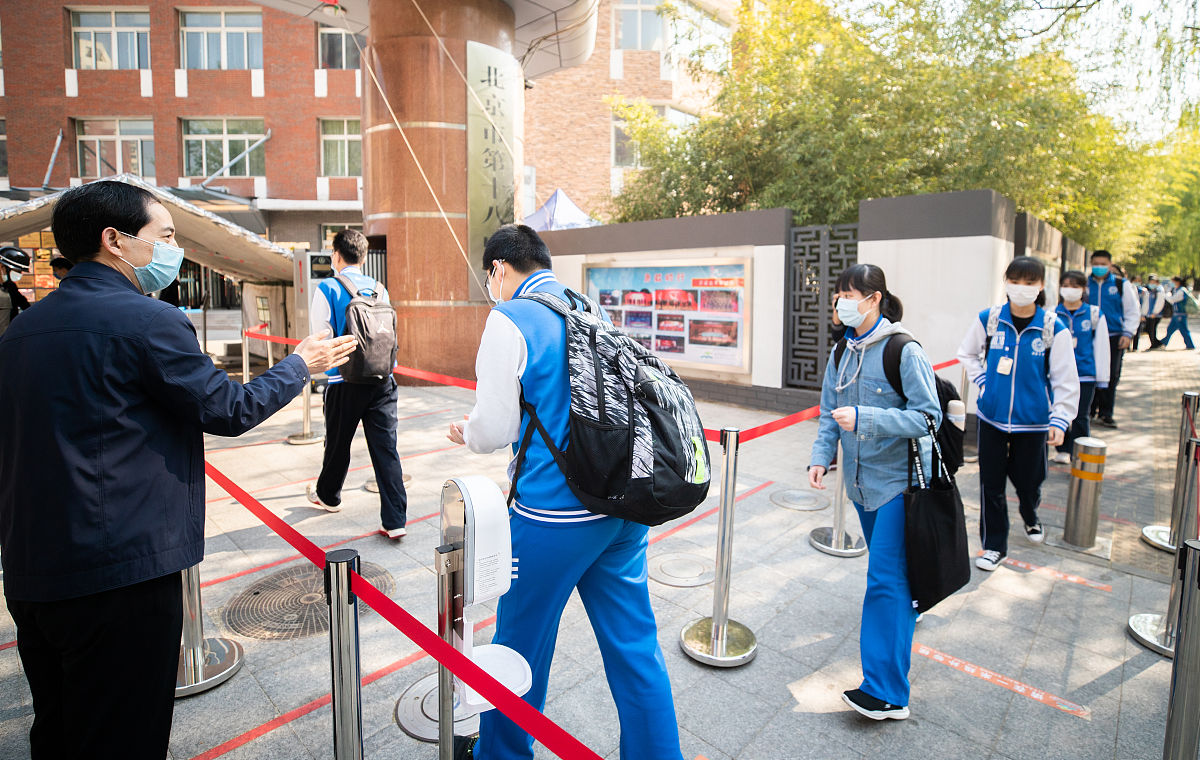 你现在是一个导航网站的编辑人员请为我写一篇北京宏志中学前身北京市地坛中学成立于1963年8月因毗邻地坛而得名。1968年8月学校更名为北京市第一四二中学。2000年4月在原校基础上创办了全国第一所面向北京市招收家庭贫困、品学兼优学生的公益性学校——北京宏志中学。的相关介绍。