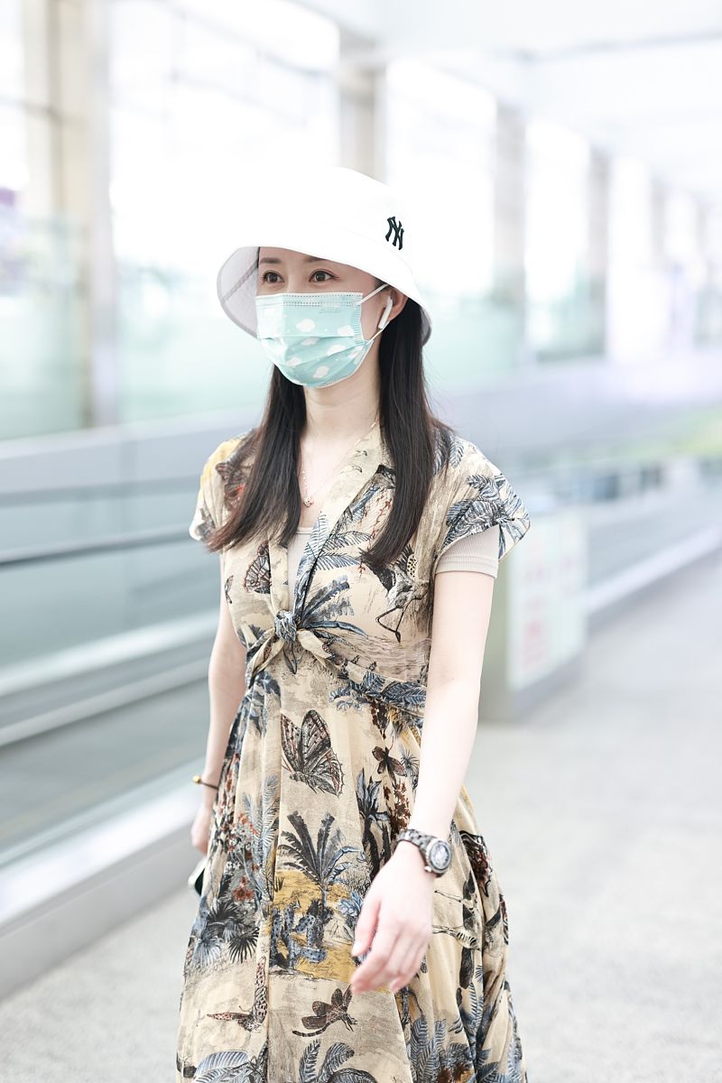 2021年6月30日,北京,明星现身机场.舒畅
