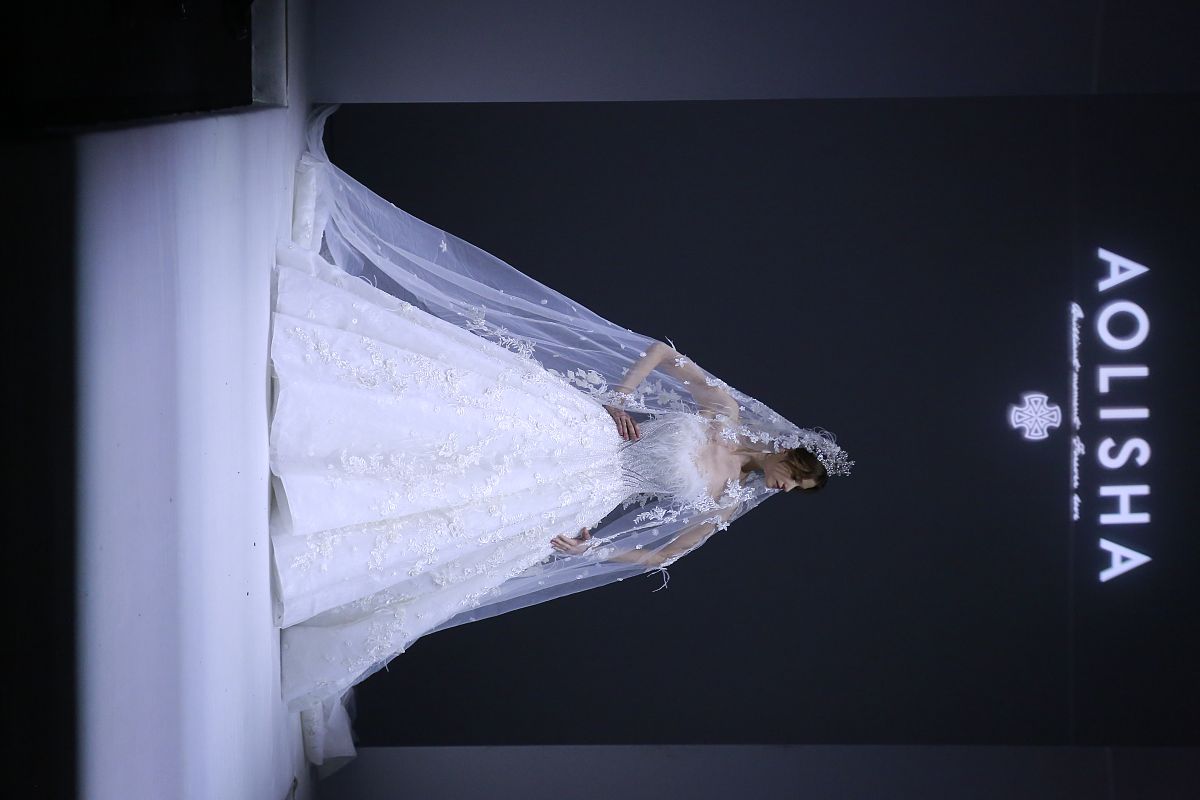 霸道总裁爱上我：平凡女孩的甜蜜爱情故事