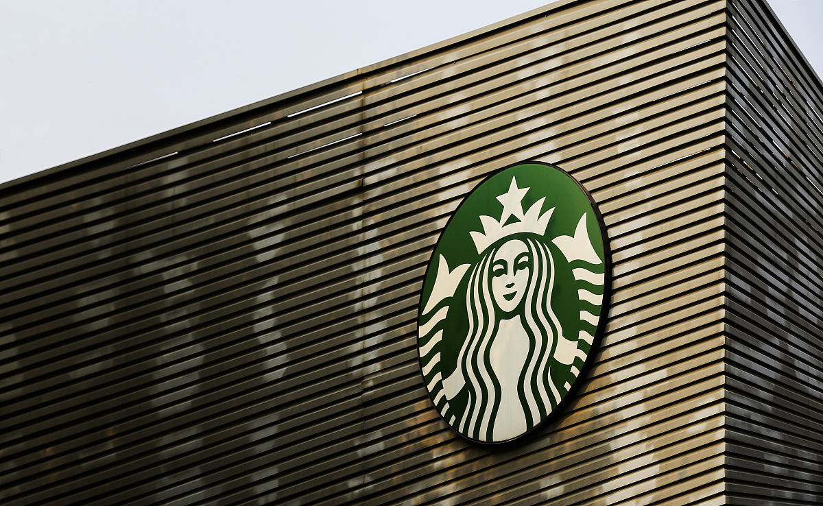 星巴克：全球咖啡巨头，从豆子到文化