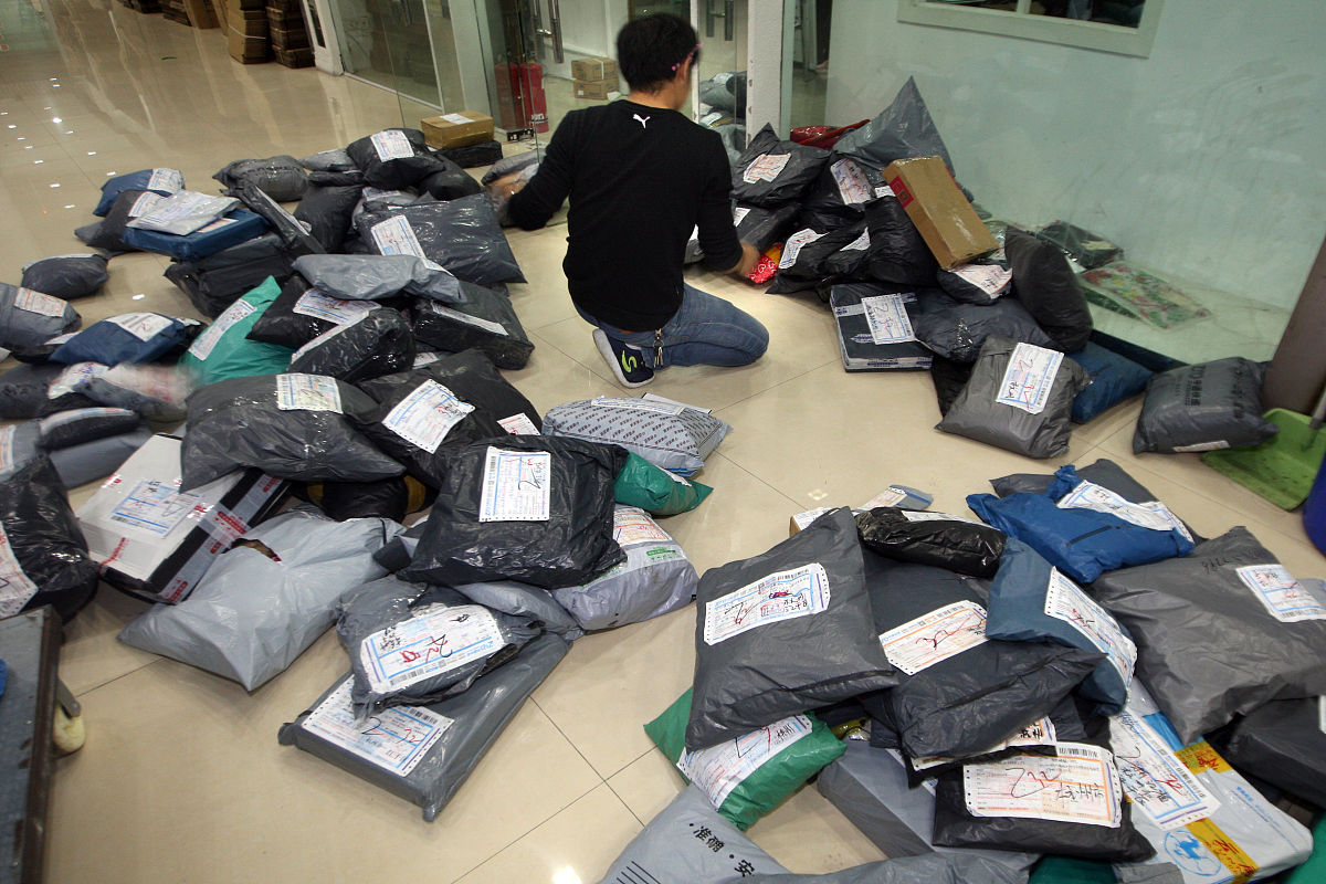 帮我做一个关于快递暴力丢件问题的新闻报道策划其中也说一下为什么选择这个做这个选题的原因字数1500字