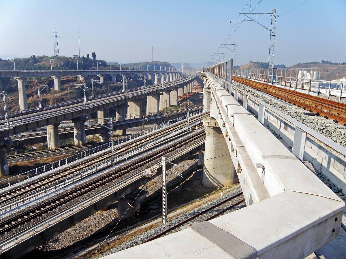 职高可以考成都市铁路工程学校吗