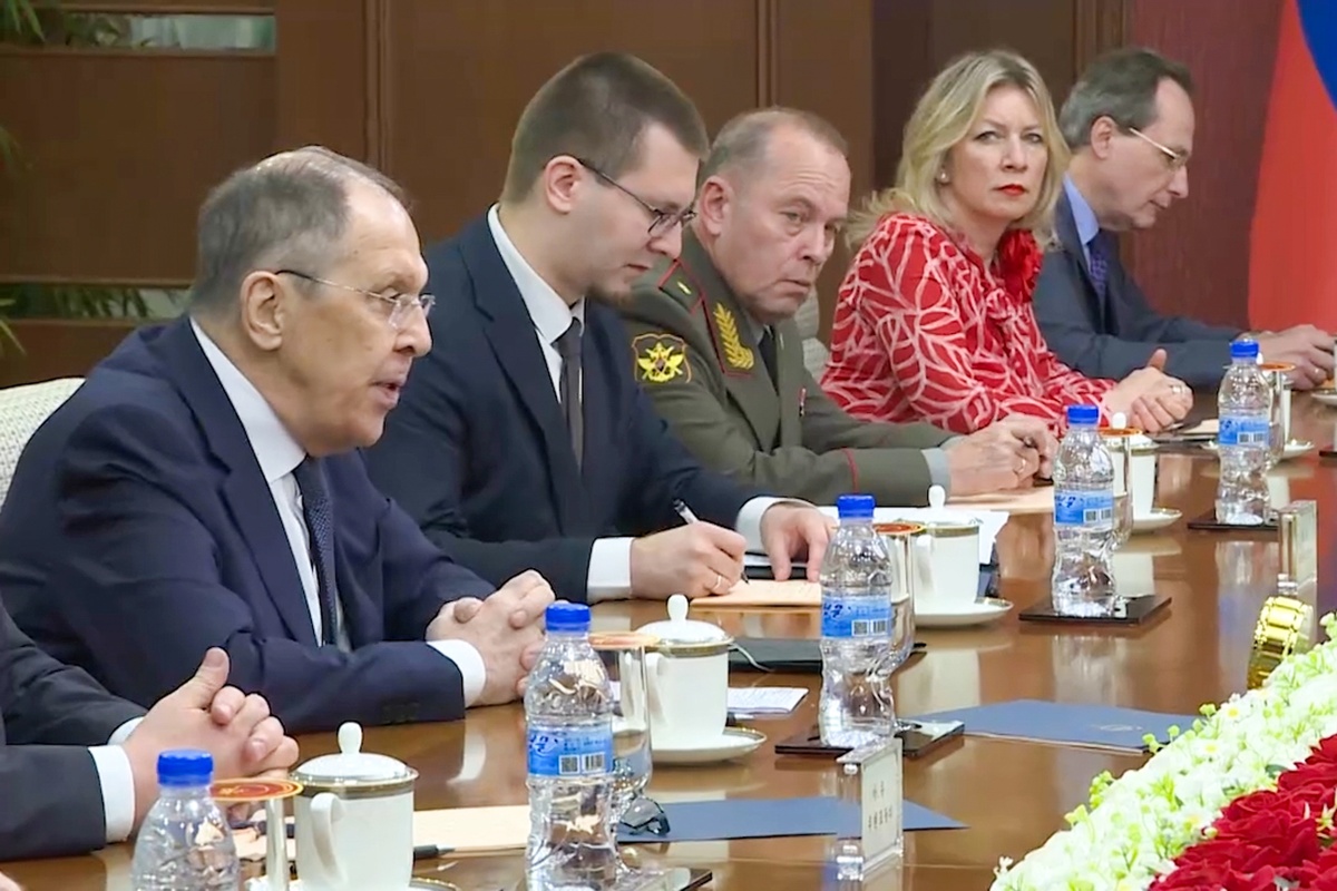 中国防长访白俄罗斯：加强军事合作，反制北约亚太化