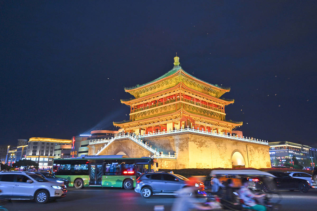 2021年6月18日,陕西西安市,位于古都西安市中心的钟楼,夜景璀璨迷人美