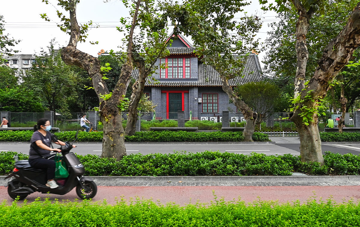 2021年9月1日,成都,华西坝大学路街景.(如需下载使用,请务必署名 红星