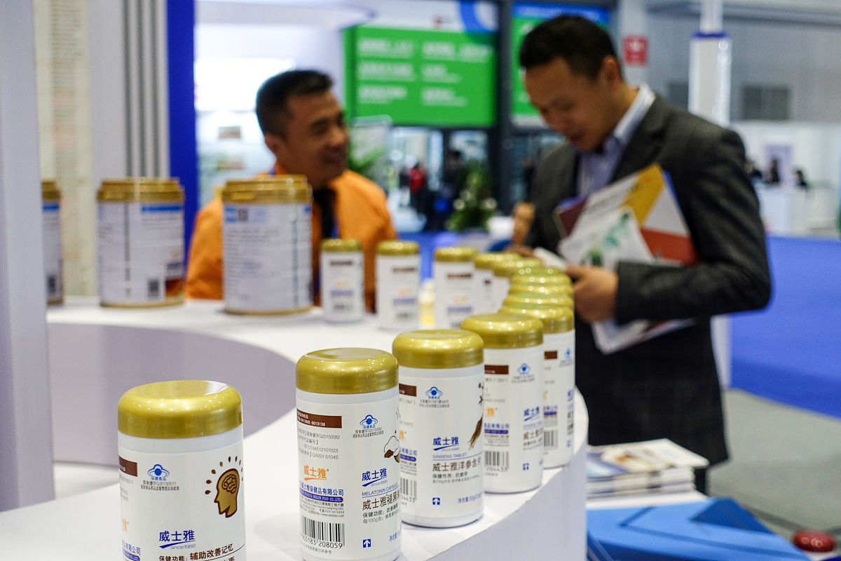 驼奶钙片广告语：强健骨骼，健康加分