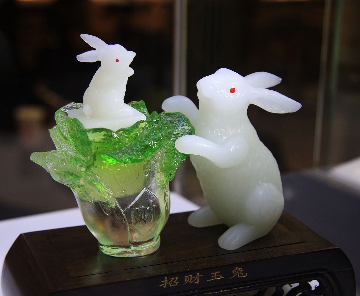荡秋千兔子树脂摆件：花园装饰、复活节礼物