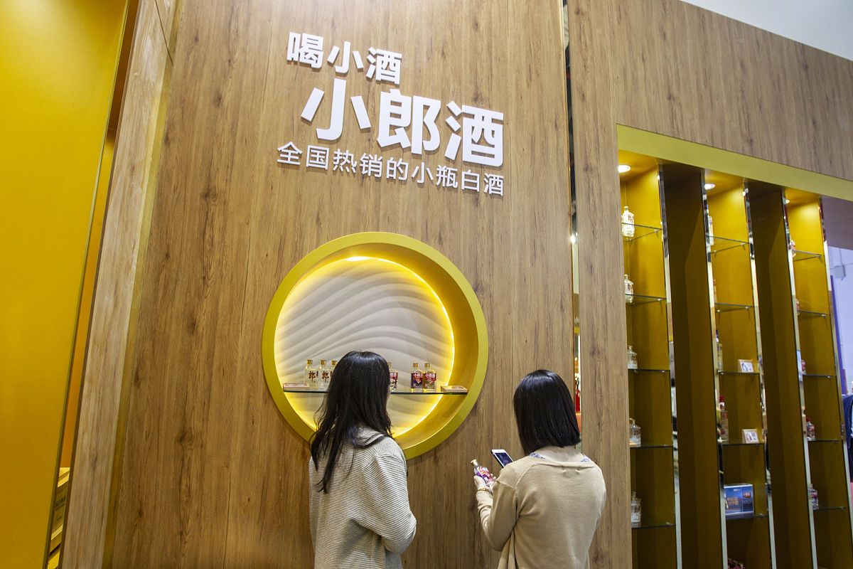 帮我写一个郎酒六大生态酿酒区的原酒多样化风味特征分析项目书