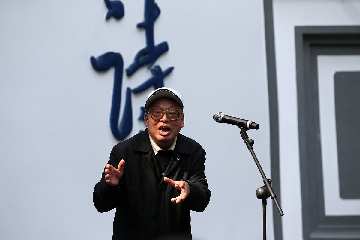 春天的赞歌：一首描绘春光无限的诗歌