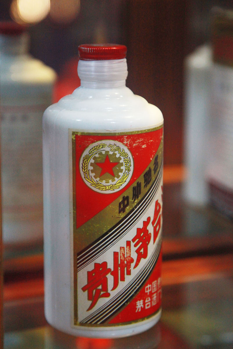 贵州省仁怀县茅台镇地方国营供销社酒厂1976年8月6日生产的贵州茅台镇值多少钱