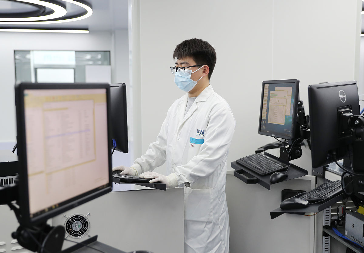 简介华大基因从illumina测序平台切换到华大制造测序平台历程