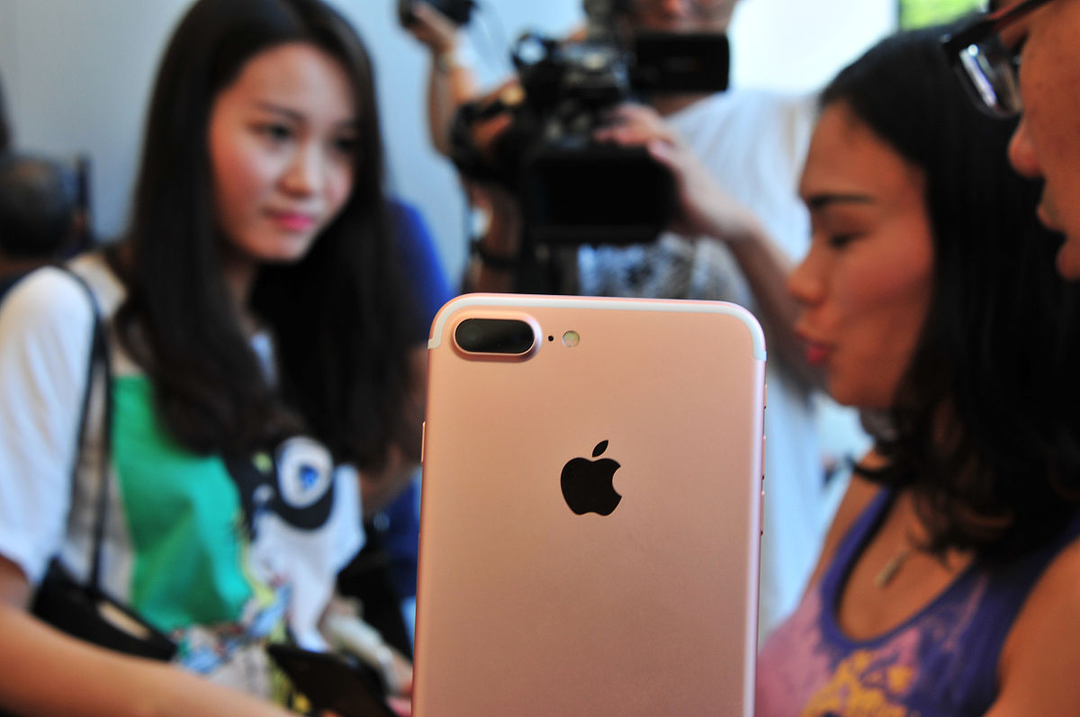 现在建议买iPhone14吗还是等着买iphone15呢