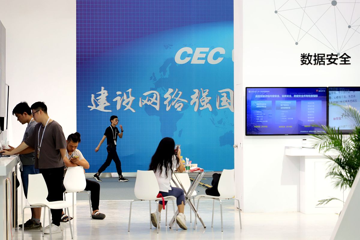 物联网专业迎新标语：连接未来，创造无限可能！