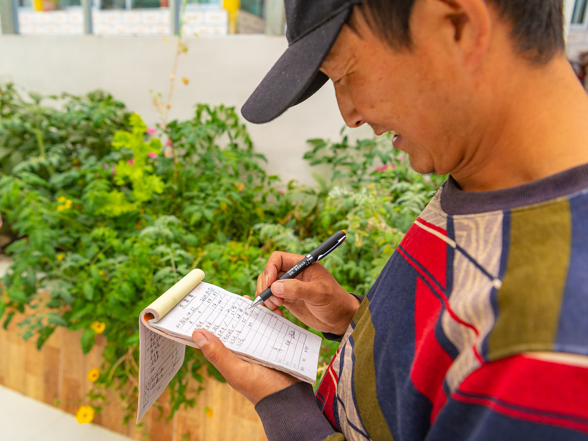 有三张表账单表bill充值表recharge房间表room其中room的id是bill和recharge的外键。room表中的real_balance表示房间当前余额。账单中存在water_meter_id表示当前账单属于用水账单、electric_meter_id表示用电账单既没有water_meter_id也没有electric_meter_id的表示其他账单现通过完成一个视图实现对已结算账单