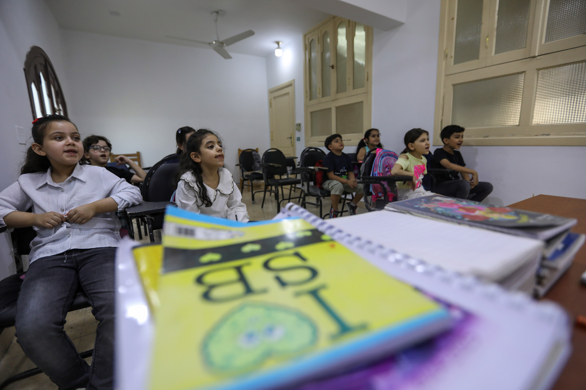 There are varied contexts across the world where Chinese is taught Can you name two contexts and give examples to illustrate