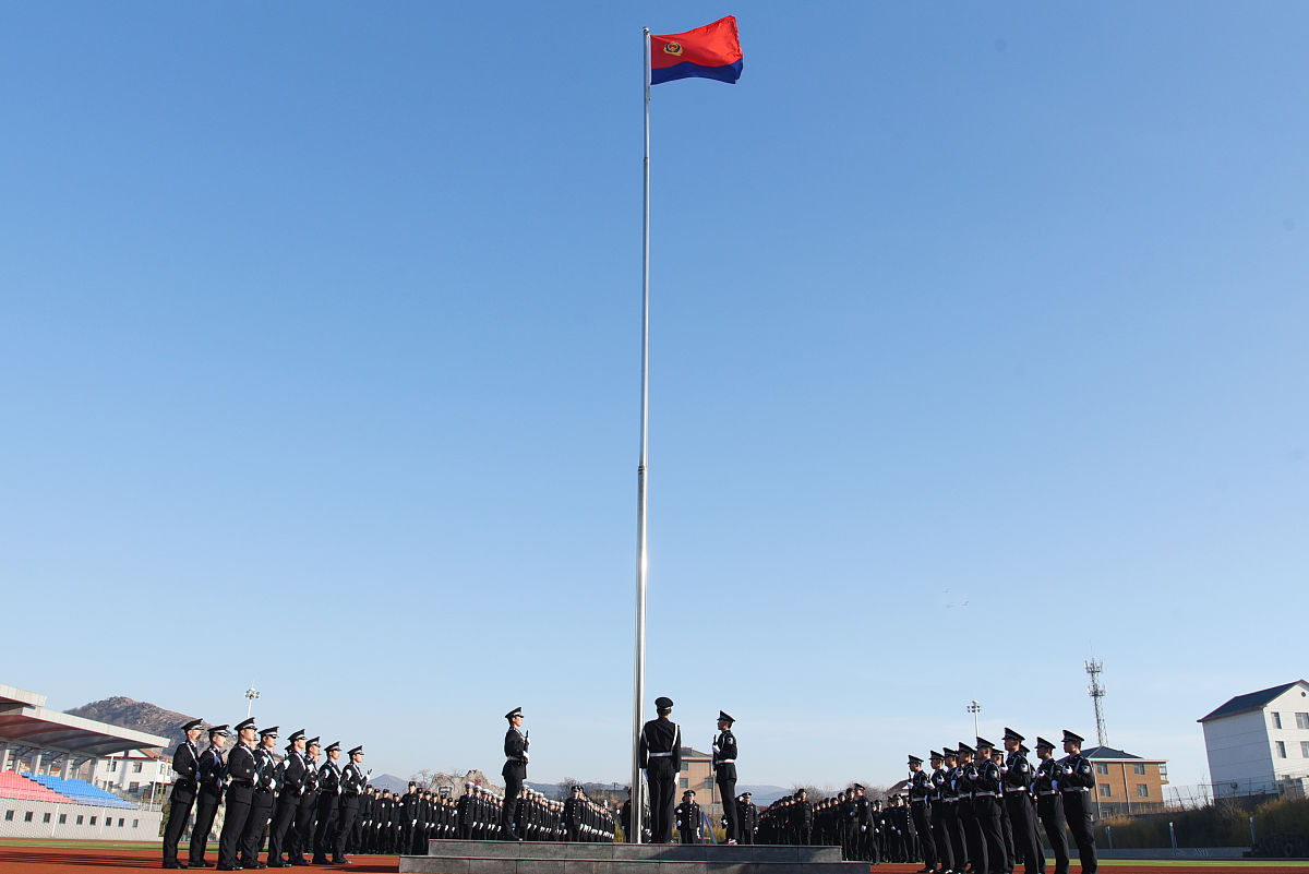 警察来学校升旗流程详解：时间安排、仪式步骤、意义解读
