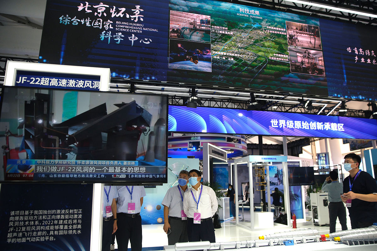数科总部2022年5G智能交互应用研发项目测试评审表 输出评审记录 按照 序号、问题描述、位置、错误类型 输出 并且给出 会议议程