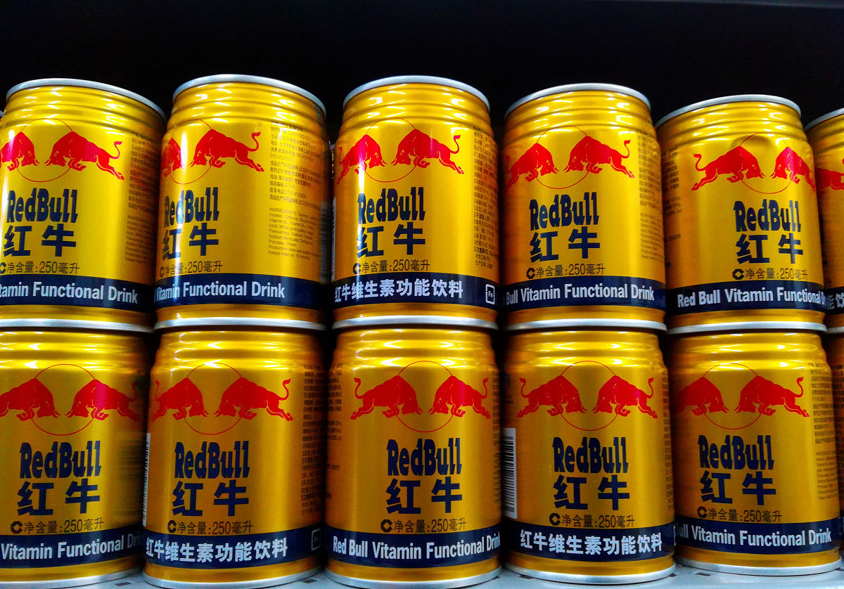 红牛能量饮料：功效、成分及注意事项