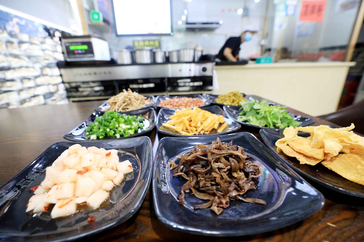 你正在写一篇关于螺蛳粉店经营需要多少钱的中文文章每一行必须使用p标签。回答内容必需精简并且专业性要高字数必须控制在500-600字结构必须符合SEO优化。