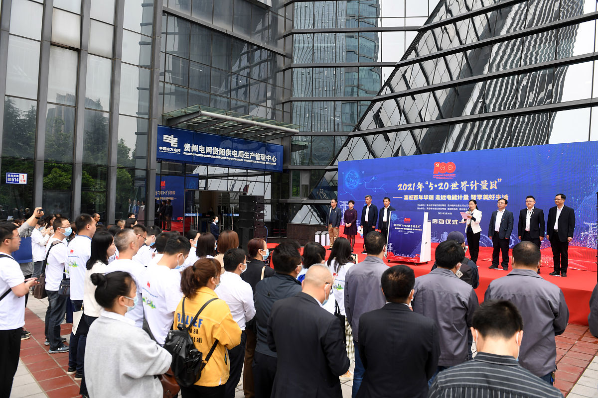 请概述2022年新加坡和中国经贸合作动态要求有数据和案例