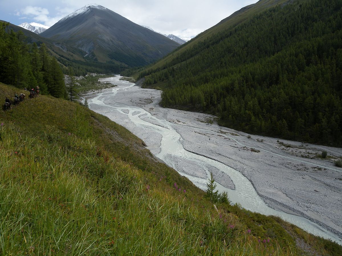 喀纳斯景区的功能分区按照一心两翼的方法归纳并详细阐述东西两翼分别是指什么 5000字