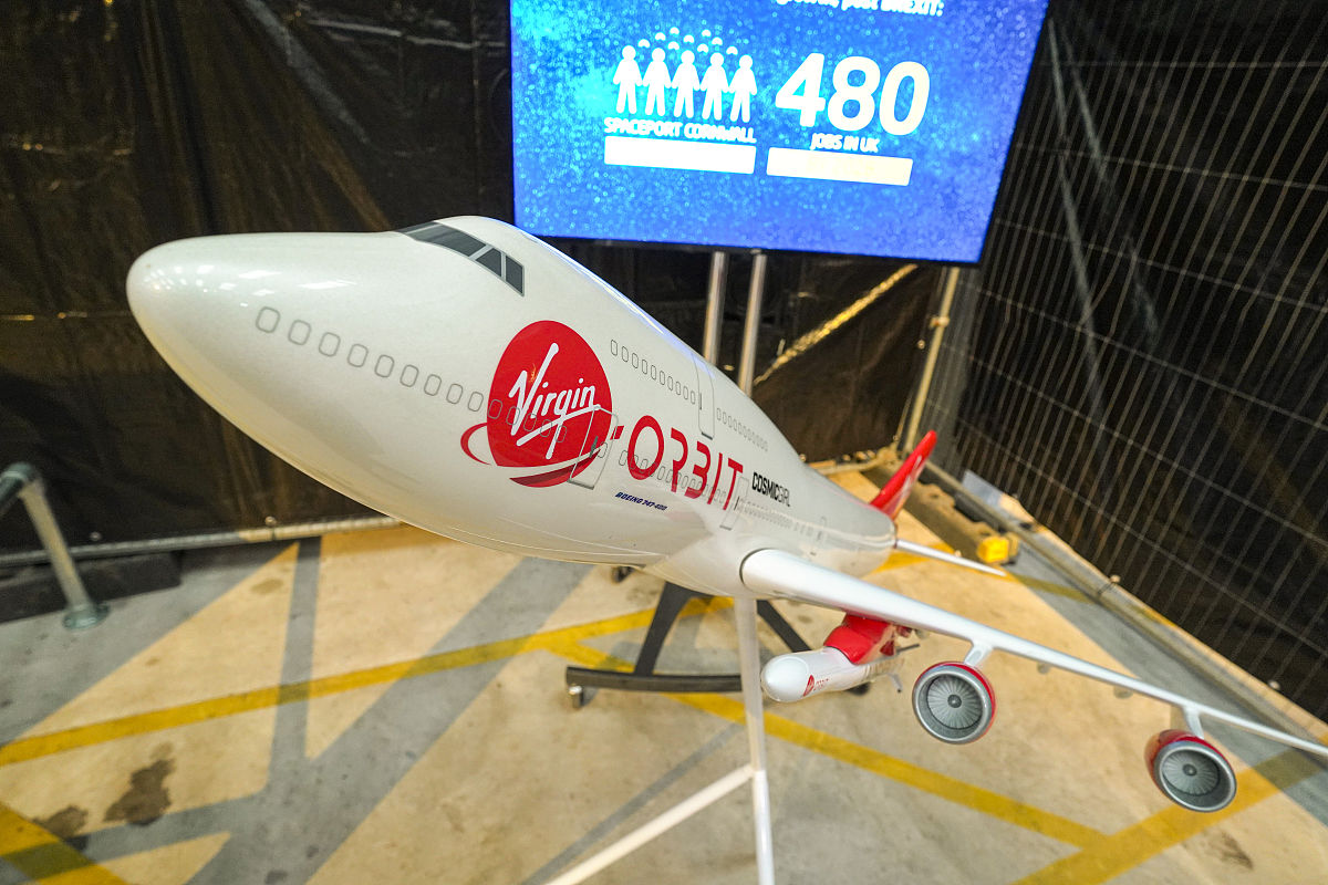 当地时间2021年8月2日,英国纽基,康沃尔航天港"卫星的故事"夏季展览开