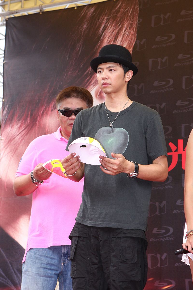 2012年6月24日,台北,《阵头》在西门町举办蓝光高清影碟的首卖签名会.