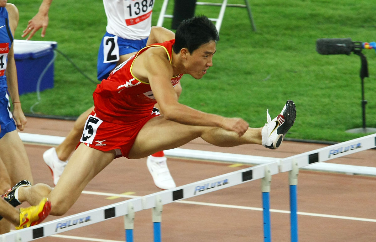 刘翔拿了几次冠军刘翔曾经在2004年和2008年两届奥运会上获得男子110米栏的金牌此外他还在2001年、2003年、2004年、2006年和2007年的世界田径锦标赛上获得过男子110米栏的金牌。继续