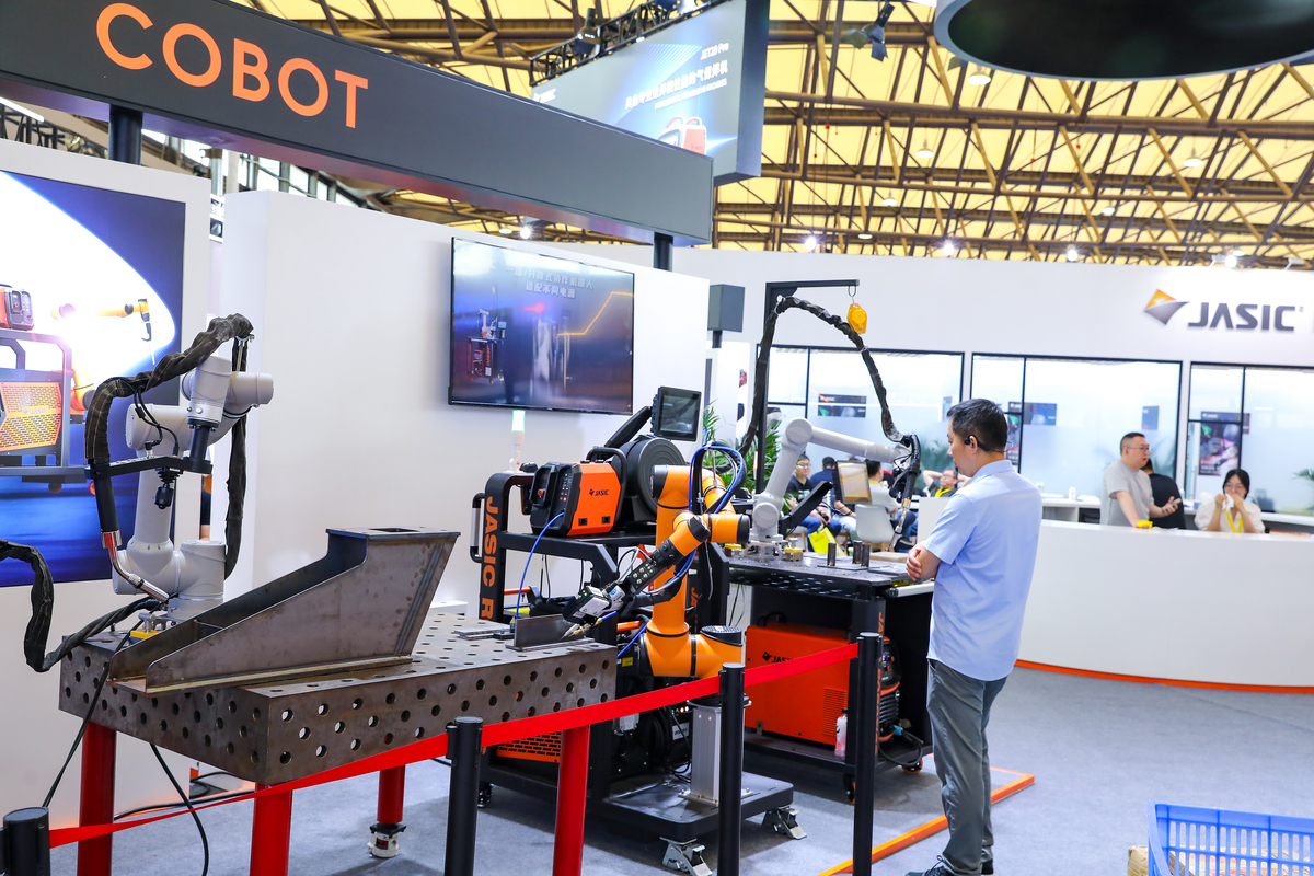 帮我翻译文章CIFEXChina International Foundry Expo was founded in 1987 and is a Chinese industry associations main board to the casting class material-based product exhibition known as the development of Chi