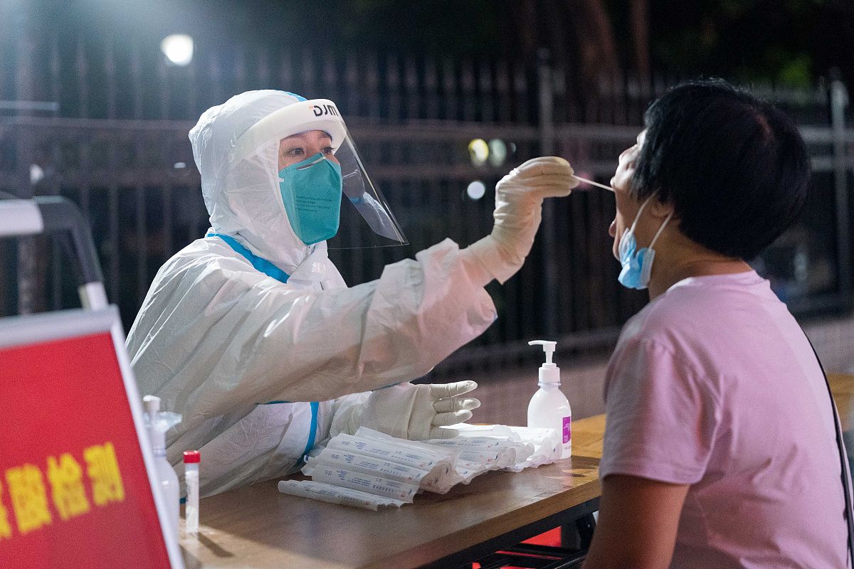 新冠三阳？专家辟谣：没有科学依据！